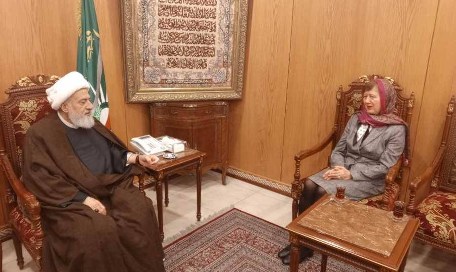 فرونتسكا عرضت مع سلام
والخطيب التطوّرات جنوباً