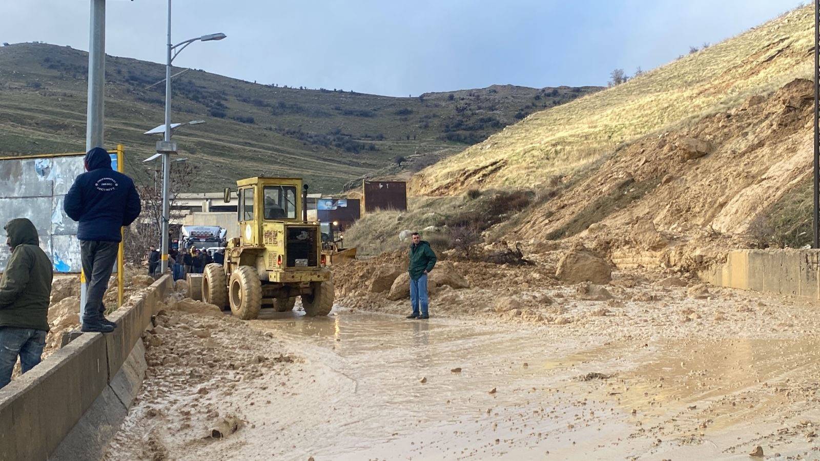 البنى التحتيّة في لبنان الأسوأ عالمياً والطرقات نتيجة الإهمال
نمر لـ "الديار": قد يحدث الأسوأ إذا بقي طريق ضهر البيدر دون ترميم!