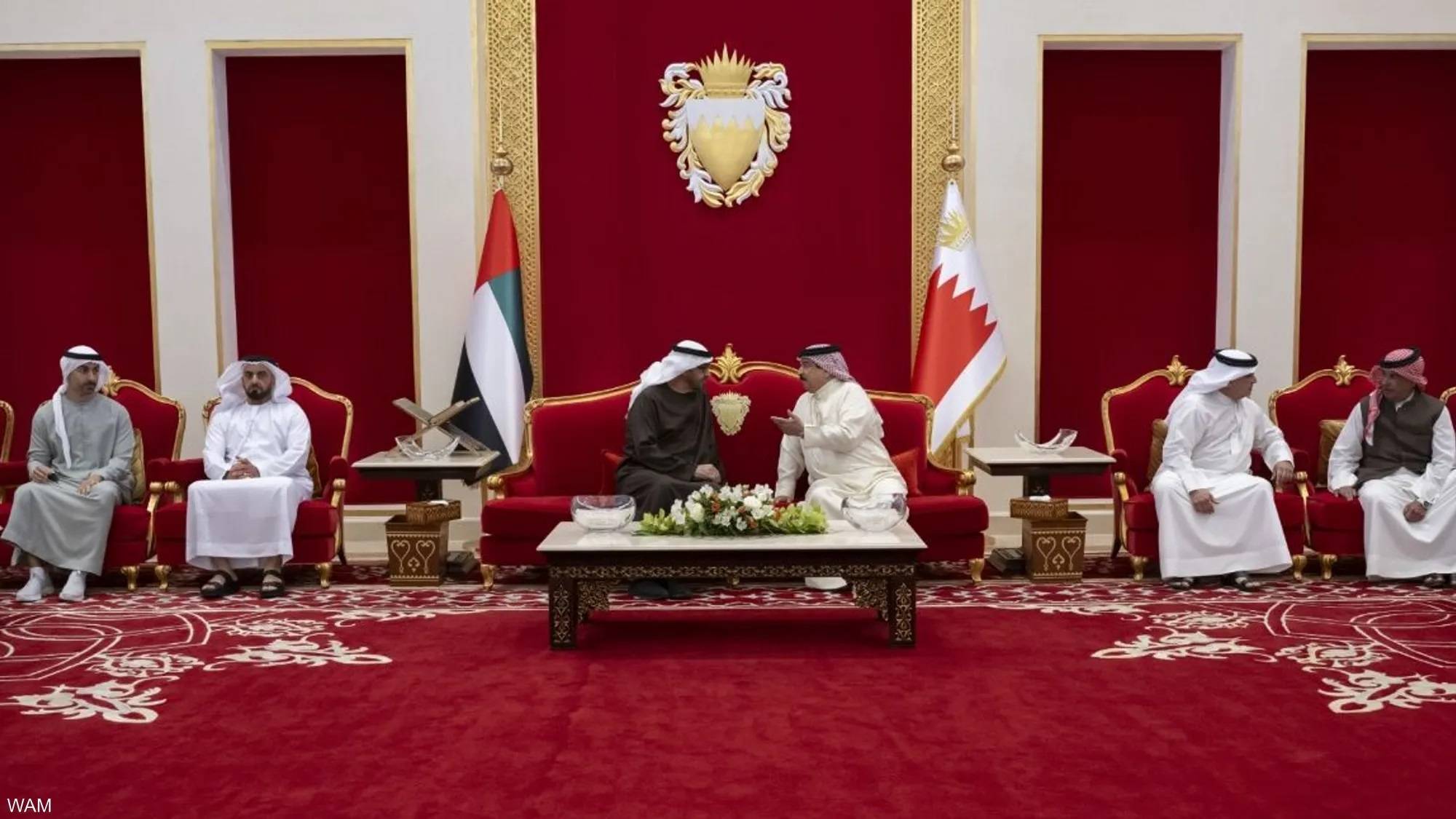 رئيس الإمارات وملك البحرين يبحثان المستجدات في المنطقة