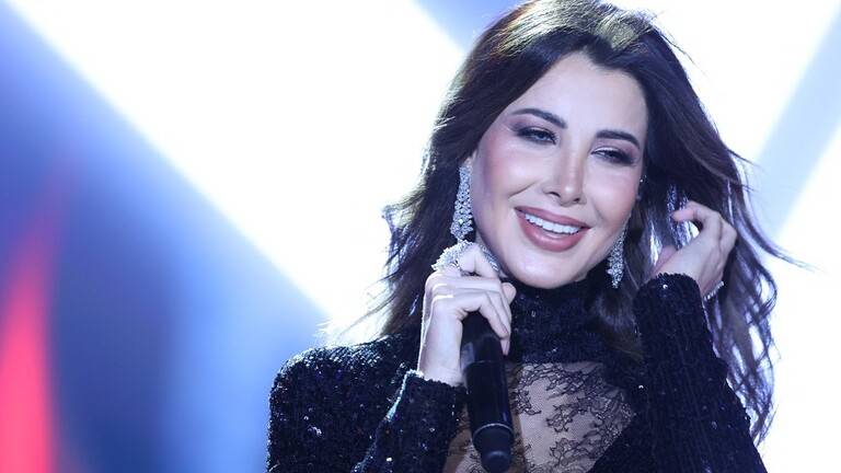 نانسي عجرم تعلّق على صورتها مع مدون إسرائيلي