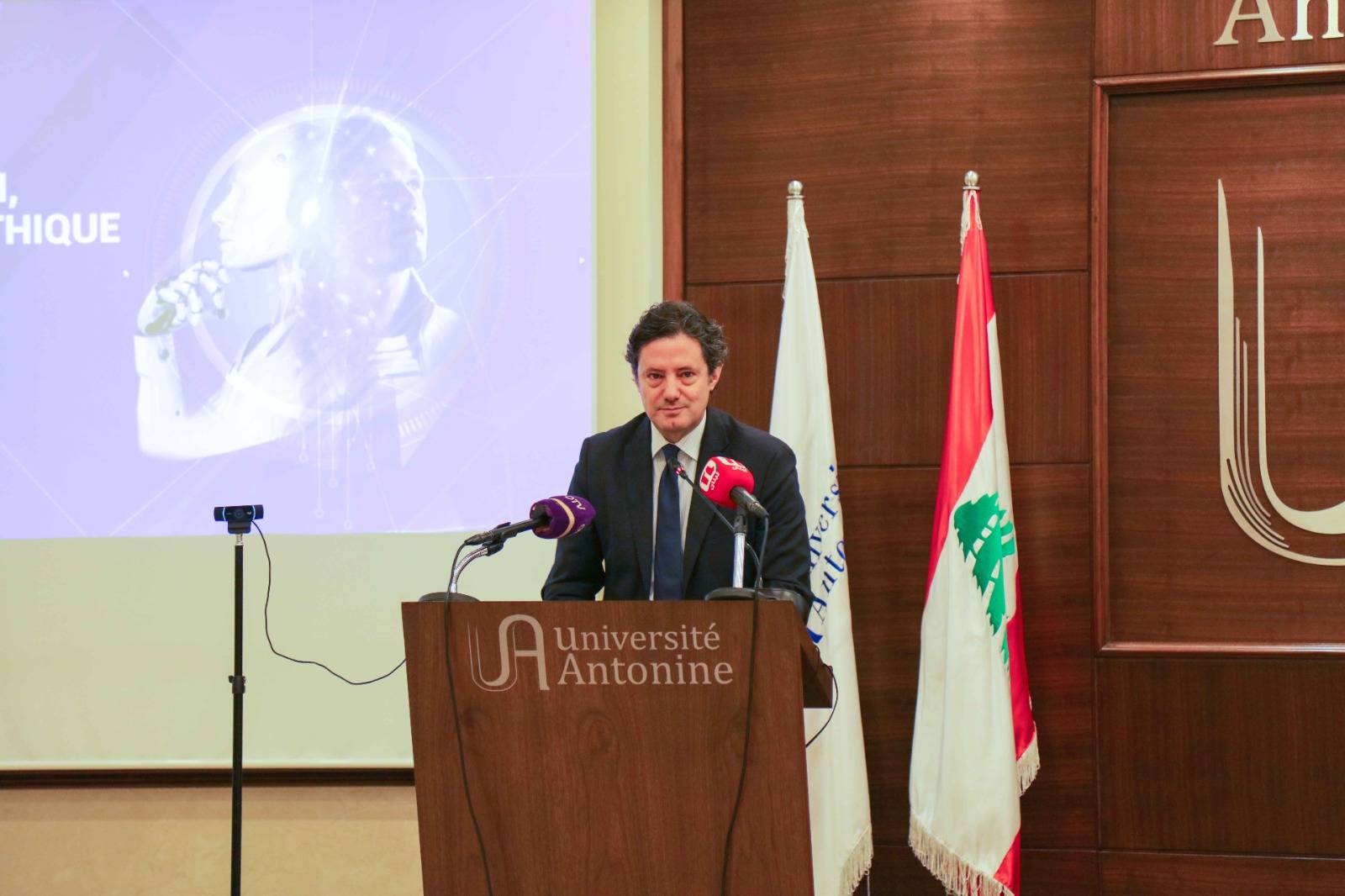 الذكاء الإصطناعي في الجامعة الأنطونية