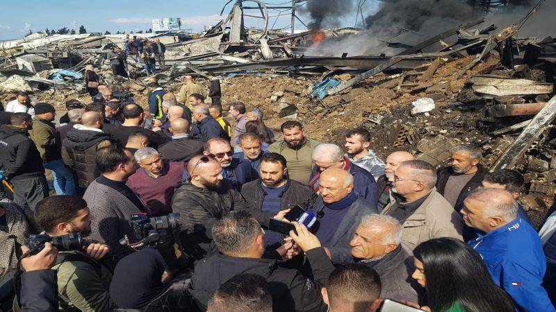 لدحض زيف ادعاءات العدو بوجود مستودعات أسلحة
جولة ميدانية للإعلاميين في الغازية على المنشآت
الصناعيّة التي استهدفها العدوان الإسرائيلي
