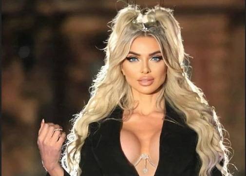 إطلالة مثيرة لملكة الإغراء ميريام كلينك