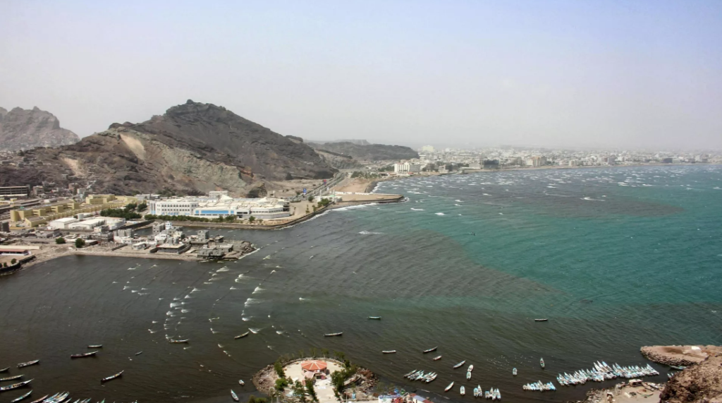 الحوثيون يهددون بإغلاق  باب المندب نهائيًا