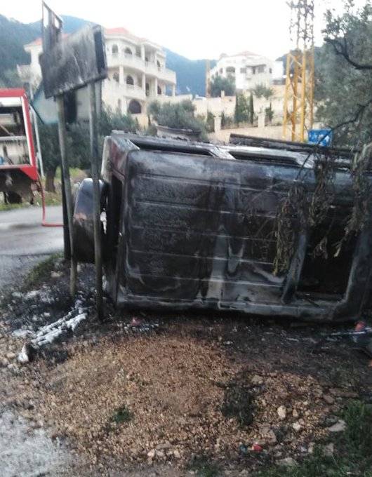 إصابة جراء انقلاب سيارة واحتراقها في كفرصغاب