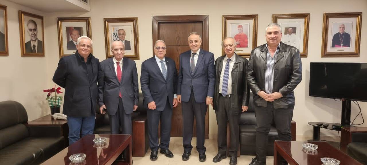 رئيس الجامعة الثقافيّة عرض مع فاعليّات
سبل دعم اللبنانيين المقيمين والمغتربين