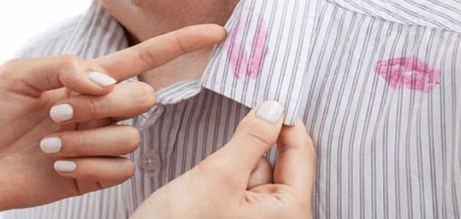 خدعها مع أعز صديقاتها.. ممثلة سورية شهيرة تكتشف خيانة زوجها لها