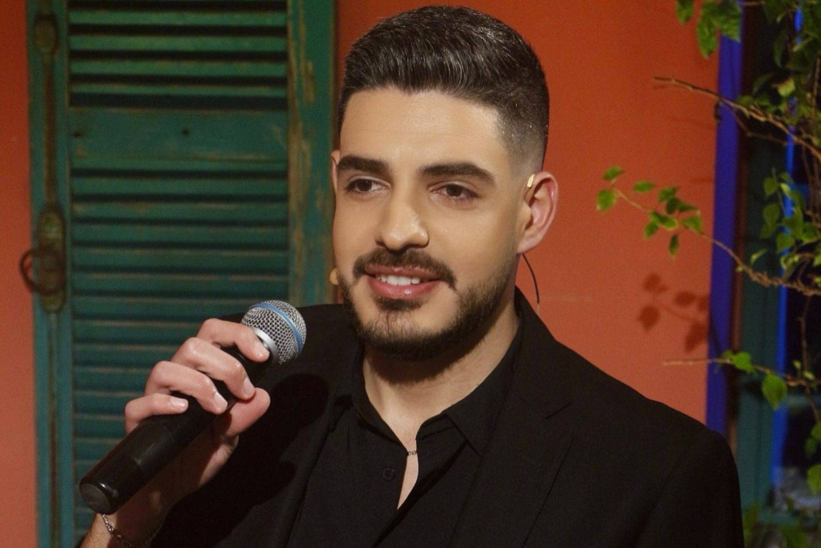 رولان مهنا يحتفل بمليون مشاهدة