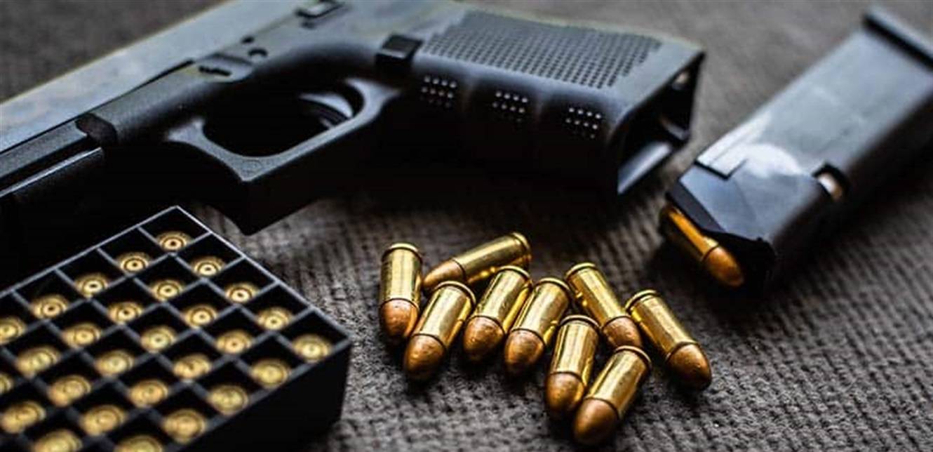 72 قطعة سلاح وأكثر من 3 آلاف طلقة ذخيرة في منزل النجم الشهير!