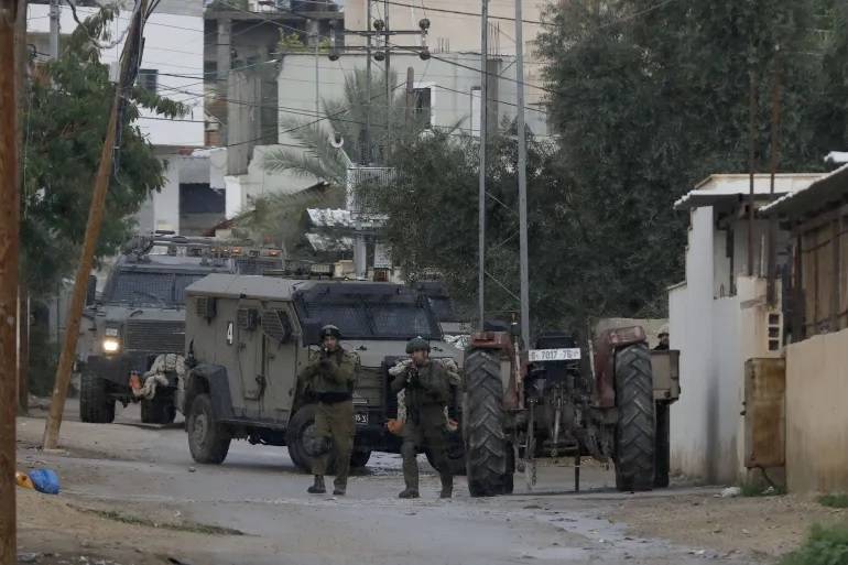 الاحتلال يعتقل في الضفة عمالا فلسطينيين من غزة
