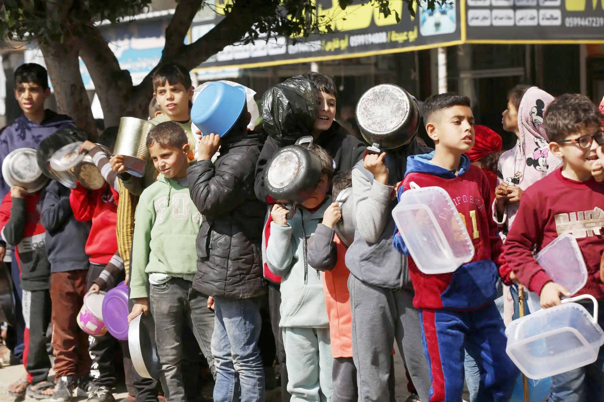 العدوان الصهيوني على غزة يتواصل لليوم الـ142... وحصيلة الشهداء تقترب من 30 ألفاً
تفاهم في باريس بشأن اتفاق هدنة مُحتمل ... ونتنياهو يُريد «تنازلات» بصفقة الأسرى