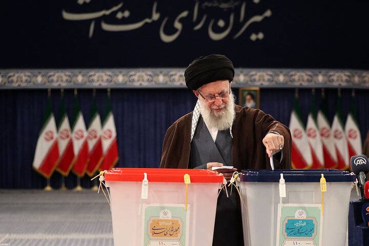 الإيرانيون يصوتون لانتخاب مجلسي الشورى وخبراء القيادة