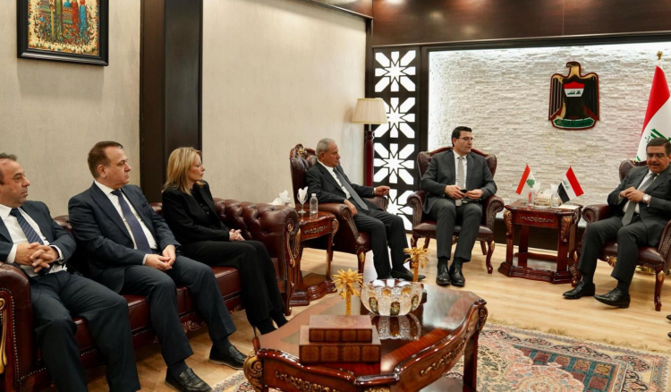 الحاج حسن بحث مع وزيري التجارة والزراعة
في العراق تعزيز التبادل الزراعي والترانزيت