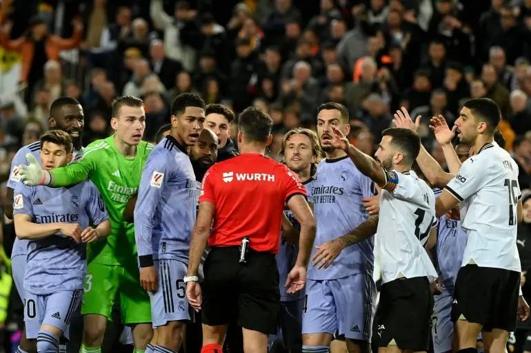 ريال مدريد يفقد نقطتين و3 كلمات تسببت في طرد بلينغهام... أنشيلوتي يكشف السر