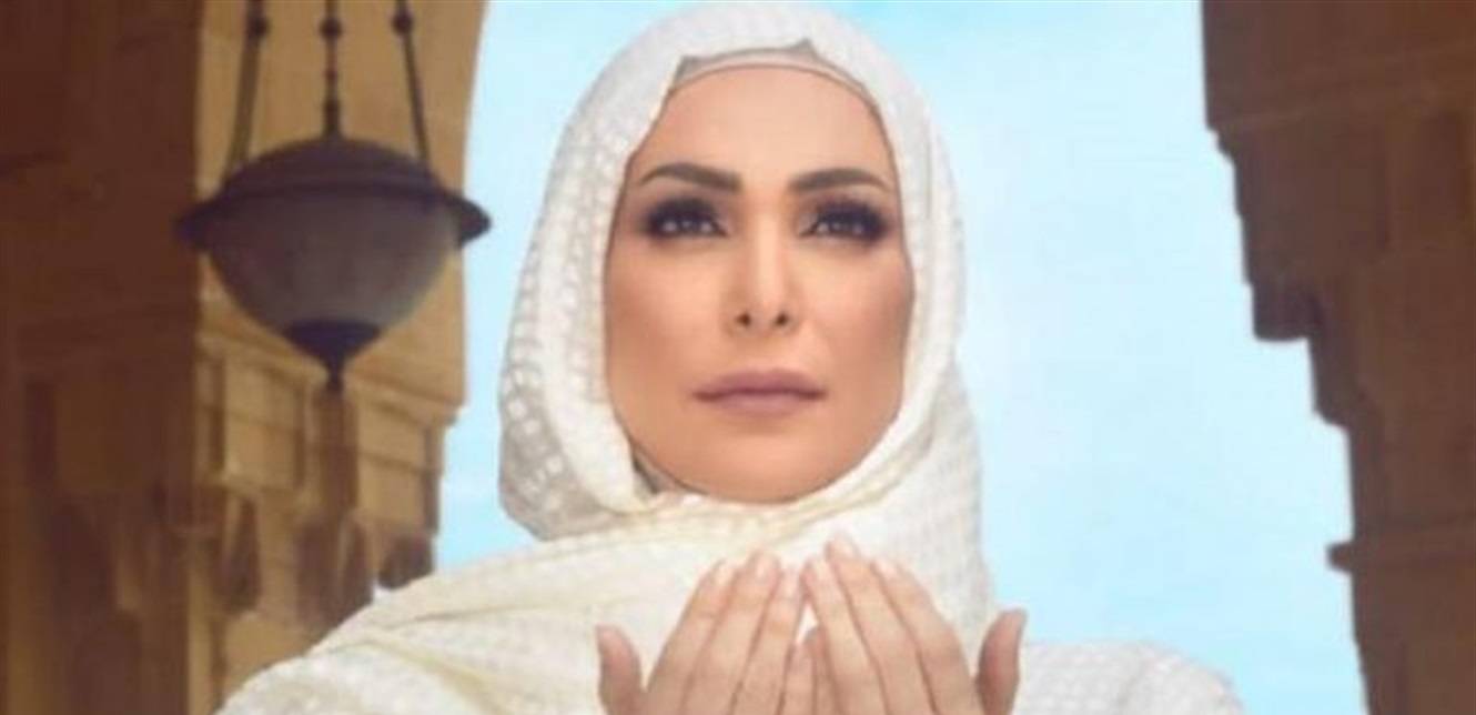 أمل حجازي خلعت الحجاب من فترة... ومحاولة للعودة؟
