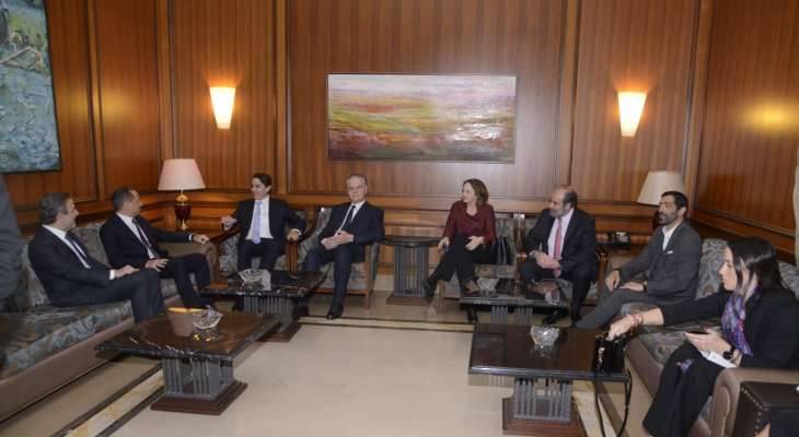 مساعي هوكشتاين لاتفاقٍ بَرّي لا تزال تحتاج الى بعض الوقت
وانتخاب الرئيس مجمّد الى ما بعد الخريف المقبل!!