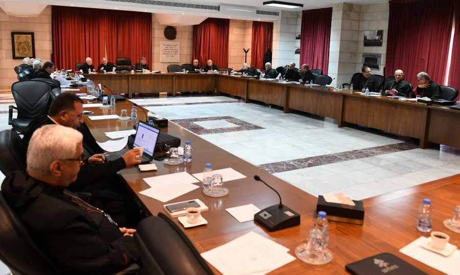"لضبط الوجود السوري لأن الخطر يدق أبواب هويّة لبنان"
المطارنة الموارنة نوّهوا بتحرّك بعض الكتل لانتخاب رئيس
وجدّدوا رفضهم زجّ لبنان في الحرب الفلسطينيّة- "الإسرائيليّة"
