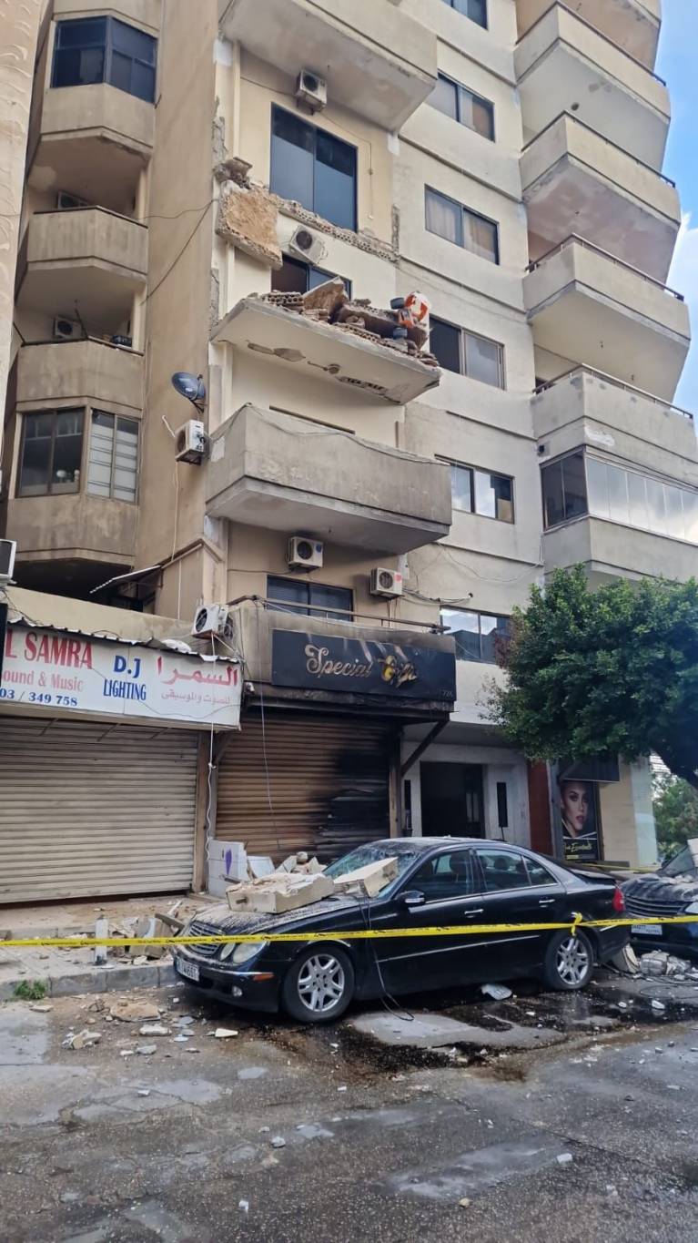 سقوط شرفة منزل من أحد الأبنية في صور... والأضرار مادية
