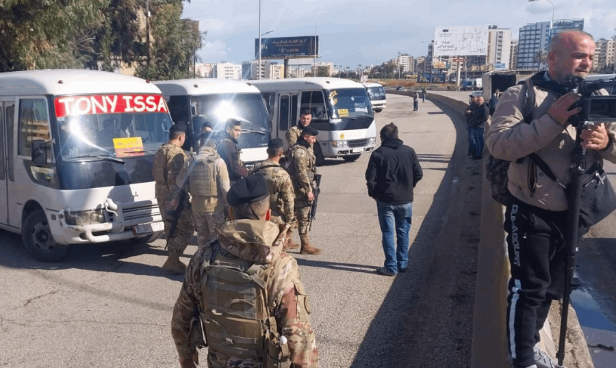 سائقو الباصات العمومية قطعوا جزئياً طريق جسر البالما