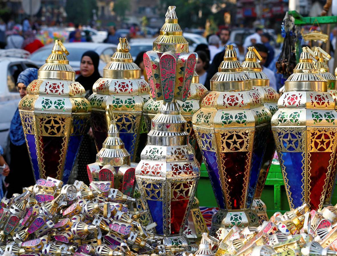 بحرب البيض وحلق الرؤوس.. بهذا الشكل تستقبل دول العالم شهر رمضان