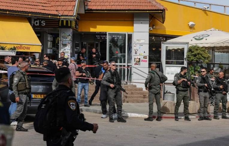إصابة 3 إسرائيليين في عملية طعن... واستشهاد المهاجم في بيت كاما
اقتحامات بالضفّة وواشنطن تتجه لفرض عقوبات على موقعين استيطانيين
