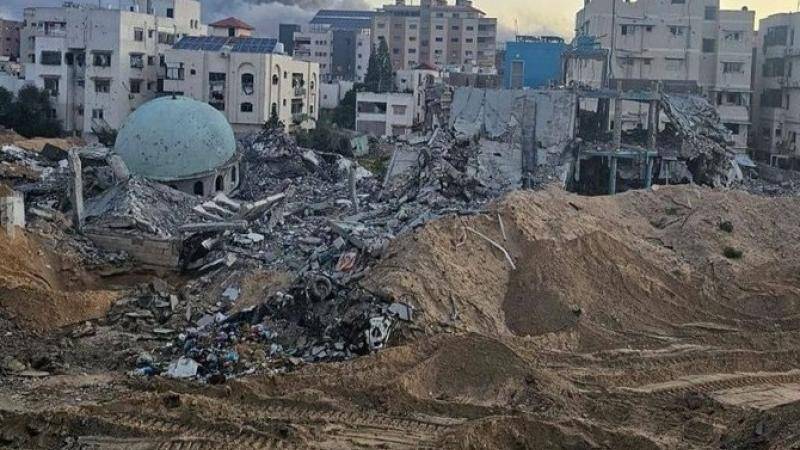 جيش الإحتلال يفجّر المبنى التخصصي بمستشفى الشفاء في غزة