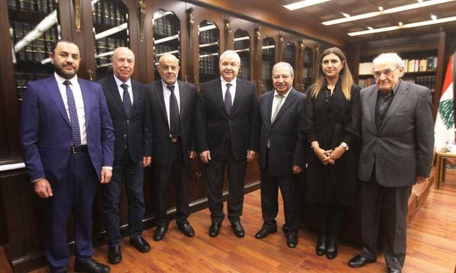 "لن أقبل أن تستمرّ مُصادرة القرار الأرثوذكسي"
الياس المرّ: مُلتزمون مع فرنجية
وندعو الحريري للعودة