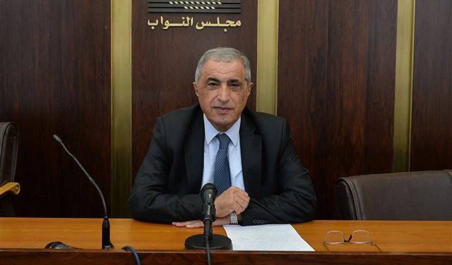 رئاسة الجمهوريّة في جَعبة "الخماسيّة"... ومبادرة "الاعتدال" تراوح مكانها
هاشم لـ "الديار": بري ملتزم بترشيح فرنجية... ولم يطرح تخلّيه عنه مع أحد