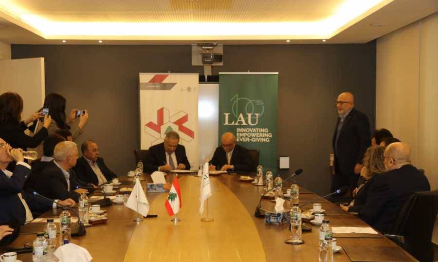 زعني: تهدف الى دمج التعليم بالخبرة العملية
مذكرة تفاهم بين جمعية الصناعيين والـ LAU