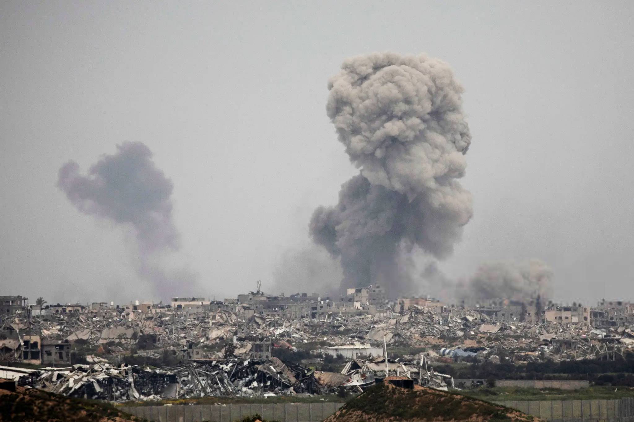 وصول شاحنات مُساعدات الى غزة... شولتس: الفلسطينيّون يتضوّرون جوعاً... بلجيكا: موت الأطفال جوعاً غير مقبول
حكومة نتنياهو تترنّح... «العفو الدولية» تناشد بايدن وقف الحرب ووقف نقل الأسلحة الى كيان الإحتلال