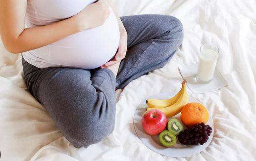 احتياجات المرأة الحامل الغذائيّة: خطوات أساسيّة لرحلة حمل صحيّة!