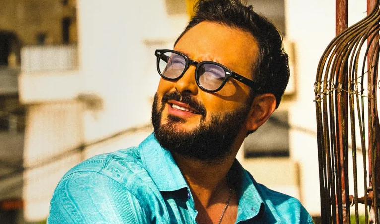هادي ضو يعايد والدته برسالة مؤثرة في عيد الام