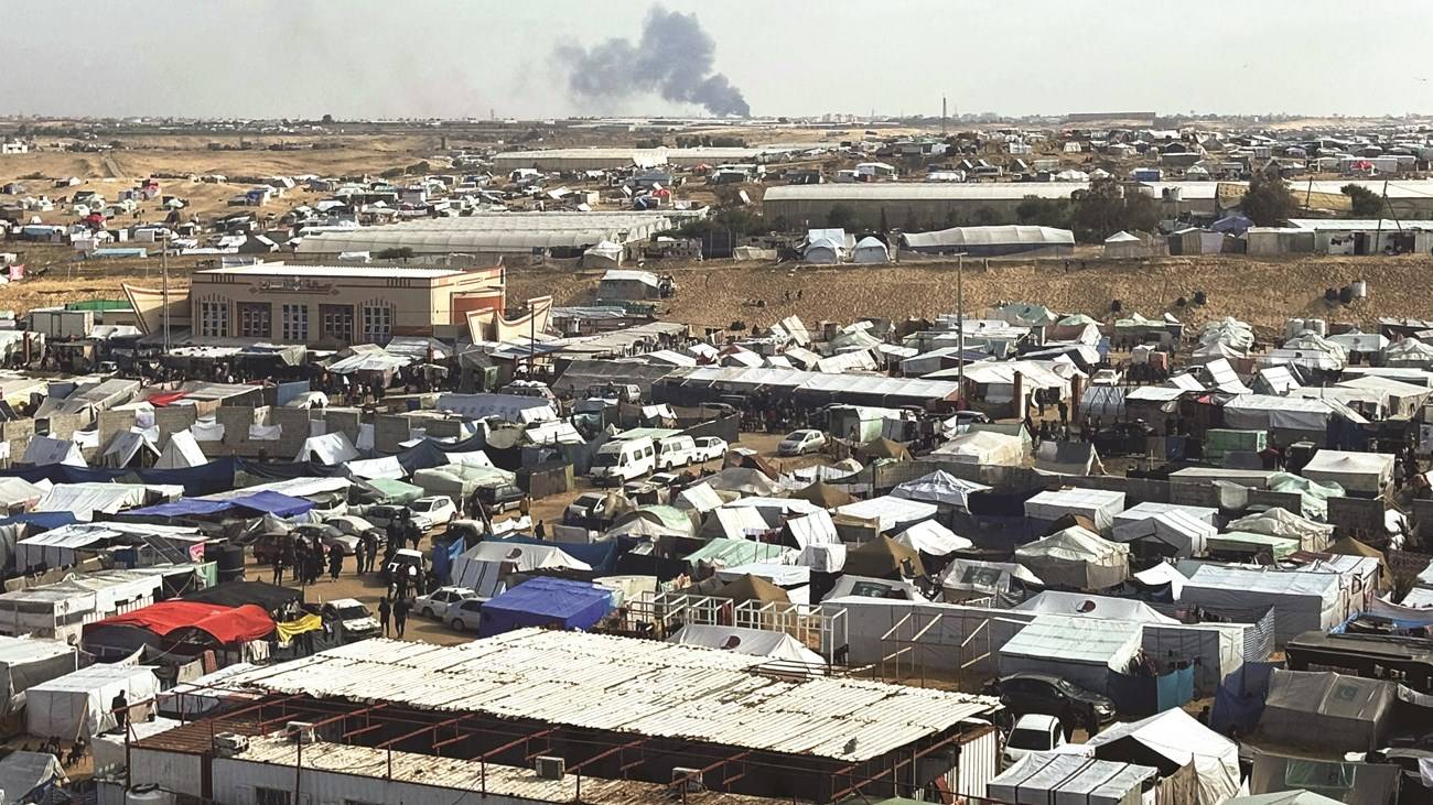 نتانياهو يُلمّح للتهجير... و "المحور" يردّ من بيروت بلقاء موسّع