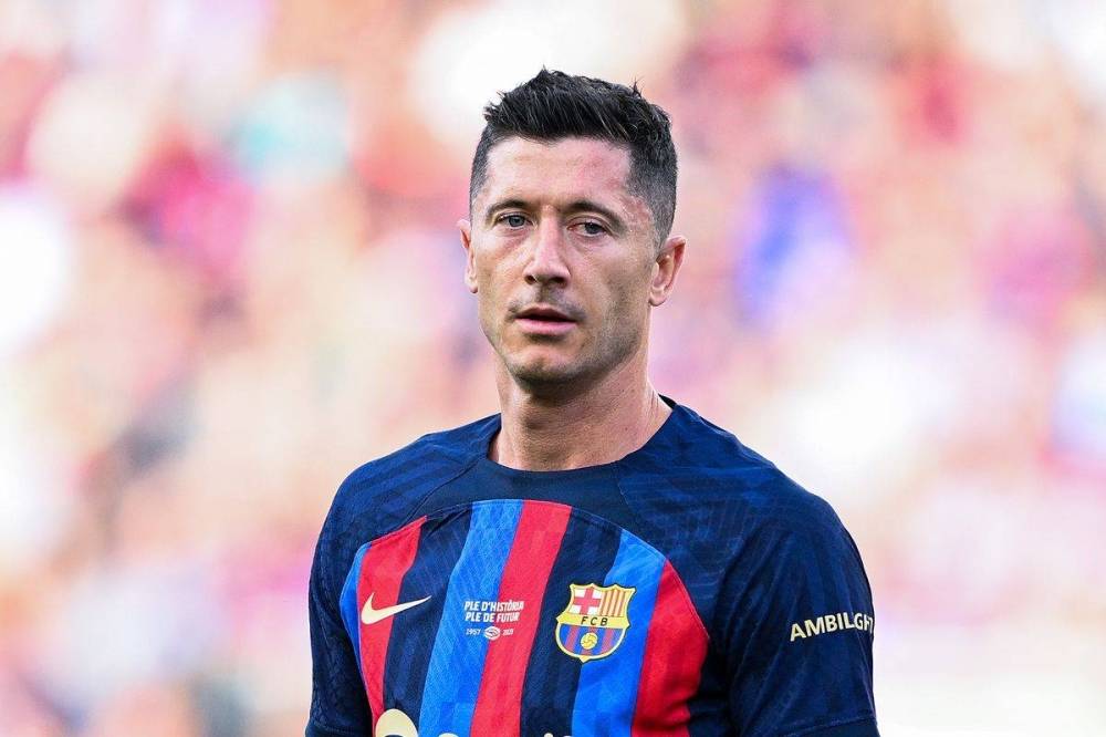 "راتب فلكي... ليفاندوفسكي يحسم مستقبله بين دوري روشن وبرشلونة