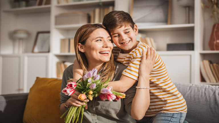 أشهر الأغنيات العربية في عيد الأم