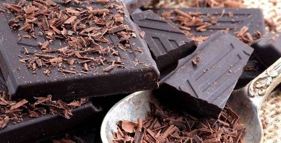 عفن وبكتيريا مضرة في الشوكولا...
وإقفال مصنع بالشمع الأحمر