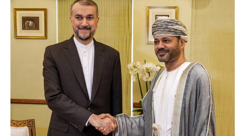 عبد اللهيان ونظيره العماني يدعوان للتدخل السريع لوقف الجرائم في غزة