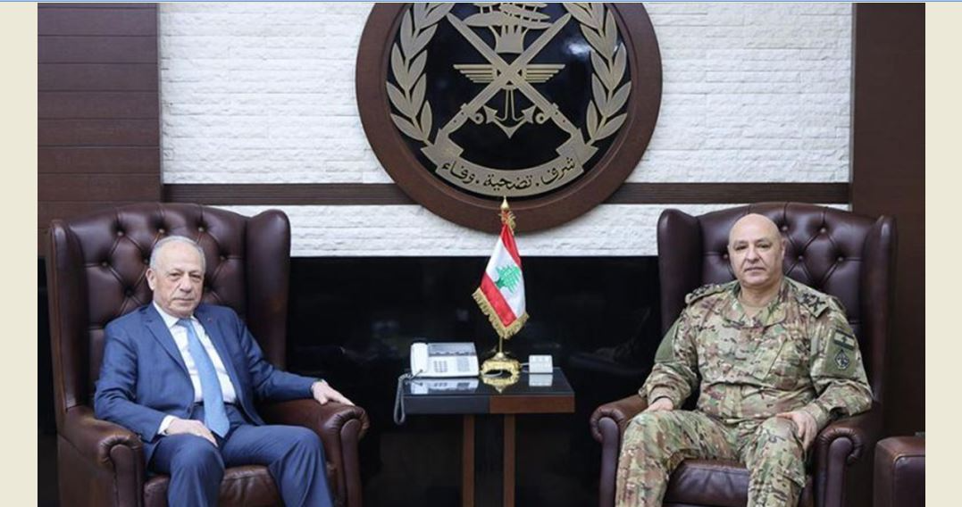 لقاء معايدة بين وزير الدفاع وقائد الجيش