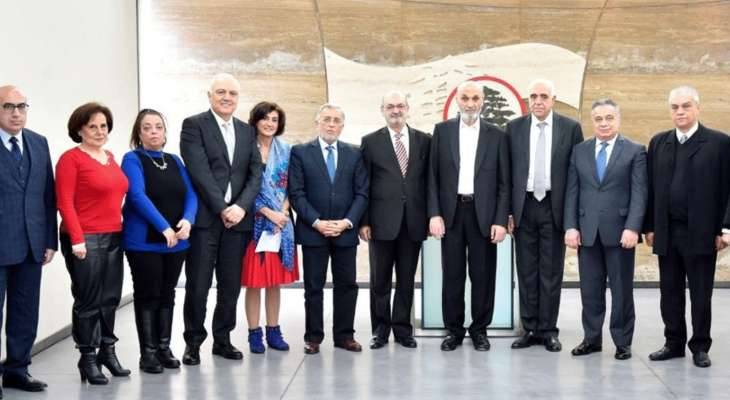 جعجع: نحن لسنا بوارد السير برئيس
"صورة عالحيط"... والوضع خطير جداً