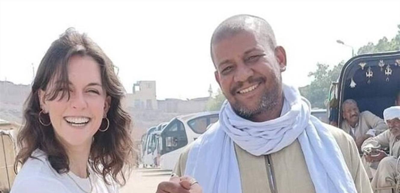 تقديرا لسائق حنطور أثار إعجابها... سائحة إنجليزية تعود إلى مصر