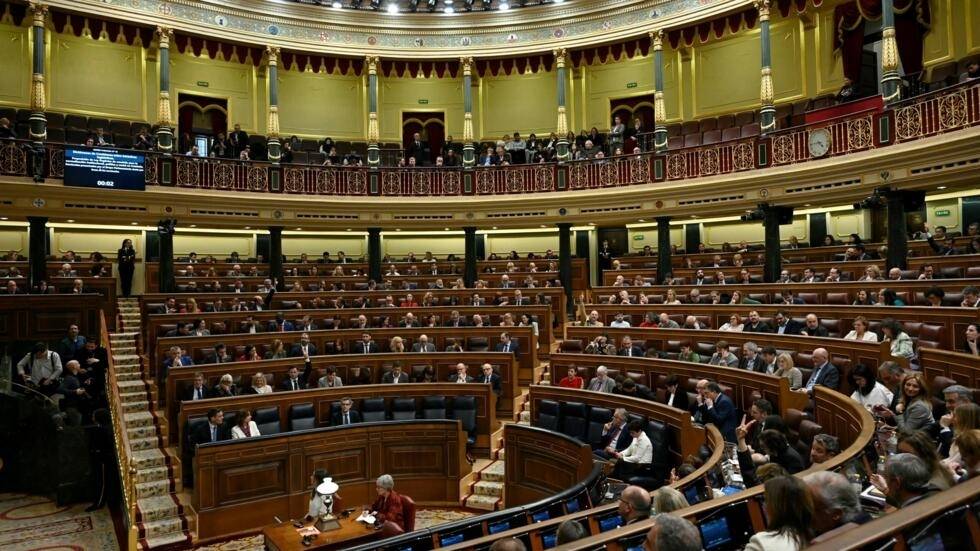 نالت دعم حوالي 900 جمعية... البرلمان الإسباني يطلق مبادرة بشأن المهاجرين غير الشرعيين