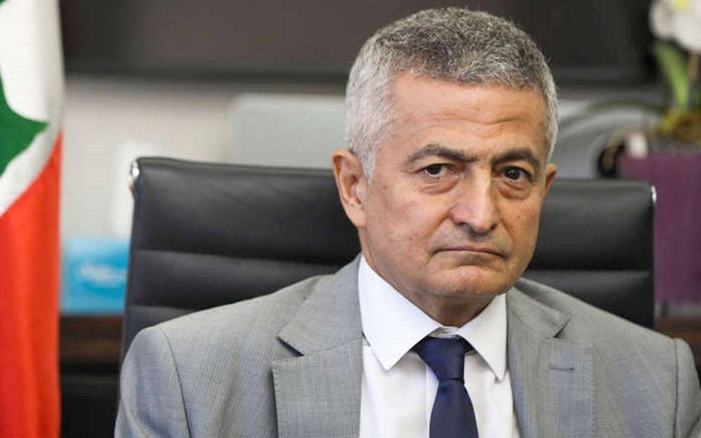 3 قرارات لوزير المال