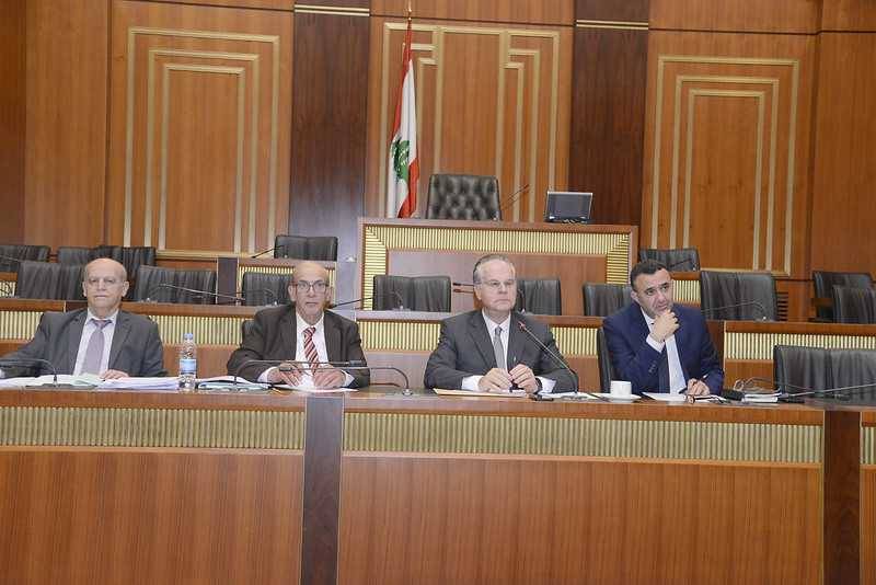 لجنة الادارة ناقشت اقتراح قانون مكافحة
الارباح غير المشروعة في القطاع الاستشفائي