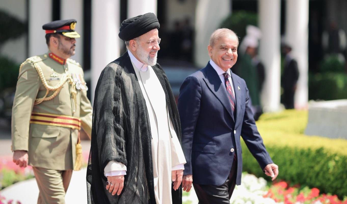 رئيسي من باكستان: علاقتنا متينة