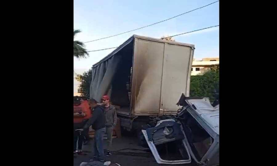 جريحان وزحمة خانقة جراء انزلاق شاحنة على أوتوستراد الناعمة