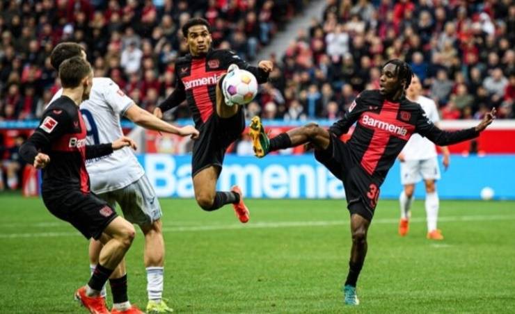 ليفركوزن يحتفل أمام دورتموند وصراع الوصافة يقلق البايرن