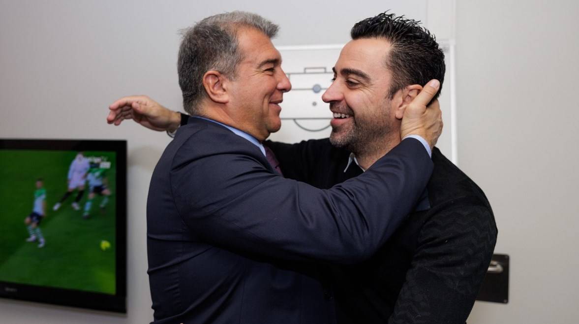 لابورتا يعلن موقف تشافي... هل يستمر ام يرحل؟