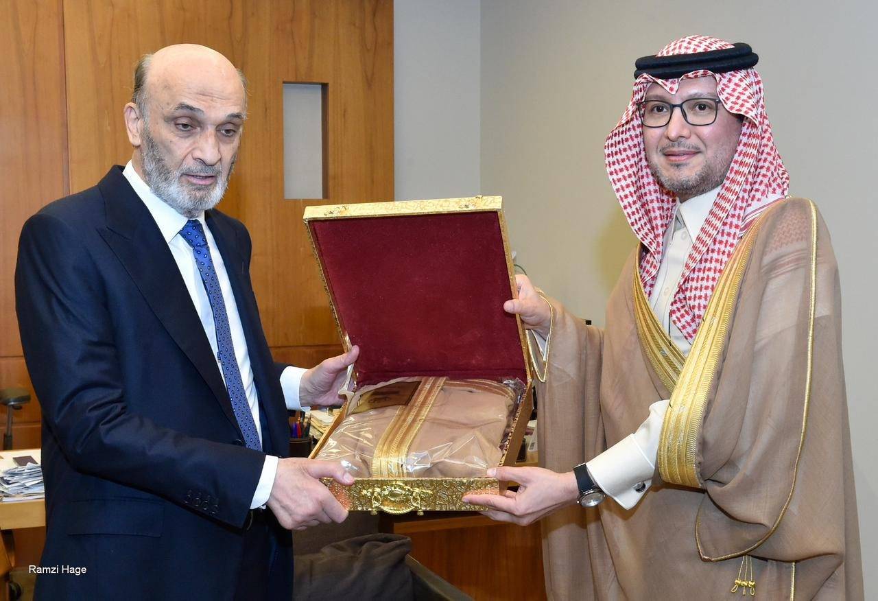 السعوديّة تُسلّم المفتي دريان الملف السني في لبنان
"عباءة البخاري" لجعجع ... أنتَ حليفنا ولكن المرجعيّة عندنا!