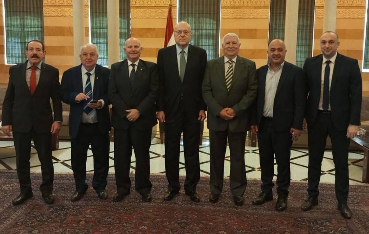 الديار تنشر خفايا اللقاء بين الرئيس ميقاتي ووفد اللجنة الأولمبية
رئيس مجلس الوزراء يتصل بالوزير كلاّس ويقول له:
ألا تريد أن ترافقني الى افتتاح الدورة الاولمبية بباريس بـ ٢٦ تموز؟