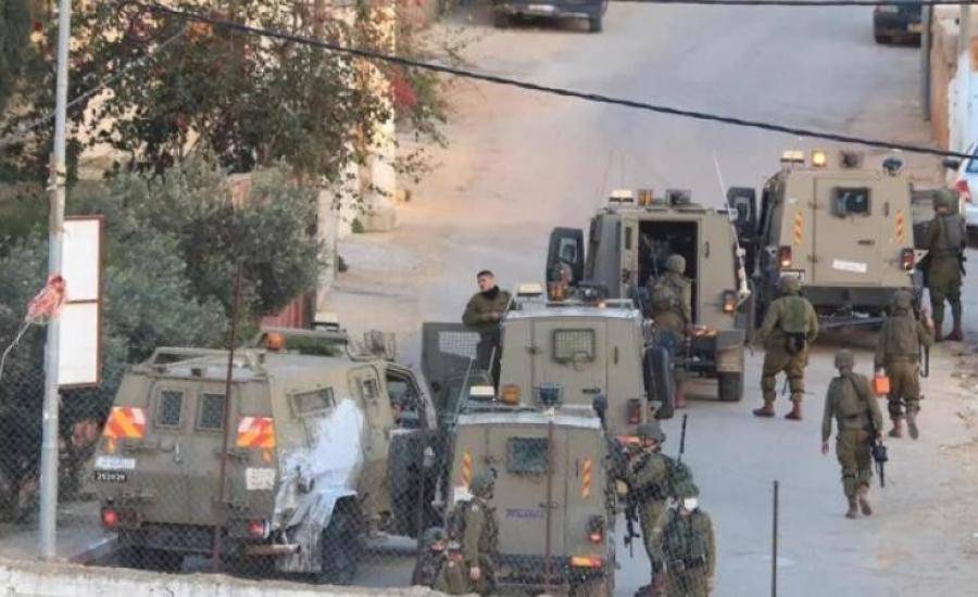 جيش الإحتلال يقتحم مدنا وبلدات بالضفة ويعتقل فلسطينيين